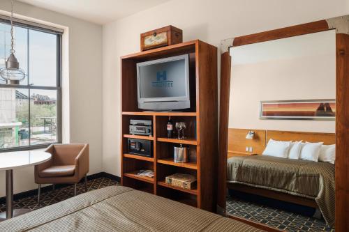 Harborside Inn - image 3