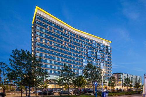 Aloft Boston Seaport District - image 3