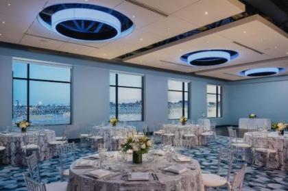 Aloft Boston Seaport District - image 4