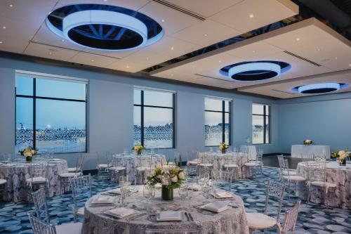 Aloft Boston Seaport District - image 4