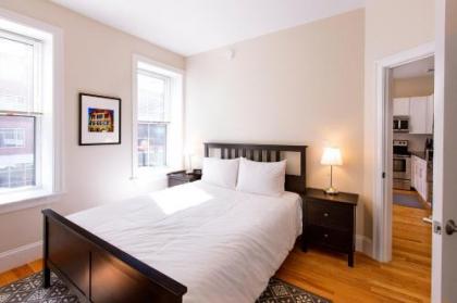 West Broadway Quarters by Thatch - image 5