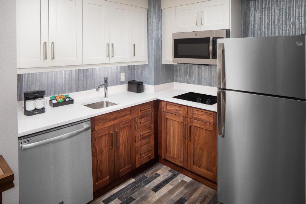 Homewood Suites by Hilton Boston Seaport - image 4