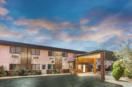 Super 8 by Wyndham Bourbonnais/Kankakee Area - image 11