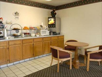 Super 8 by Wyndham Bourbonnais/Kankakee Area - image 5