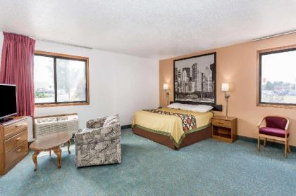 Super 8 by Wyndham Bourbonnais/Kankakee Area - image 6