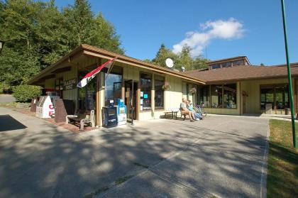 Mount Vernon Camping Resort Studio Cabin 4 - image 8