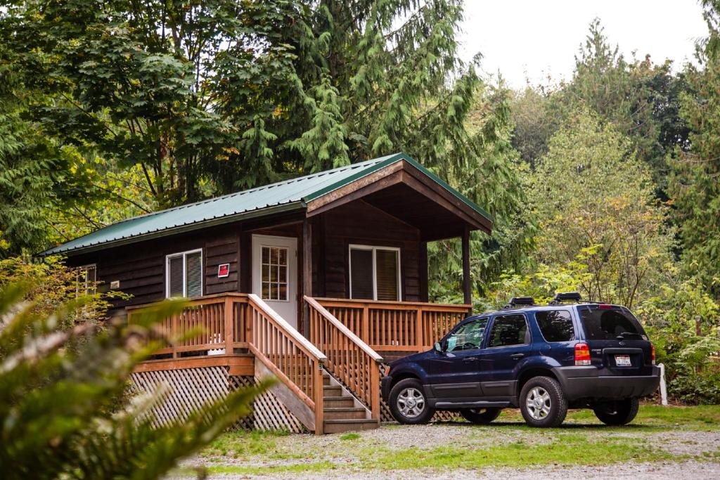 Mount Vernon Camping Resort Studio Cabin 5 - main image