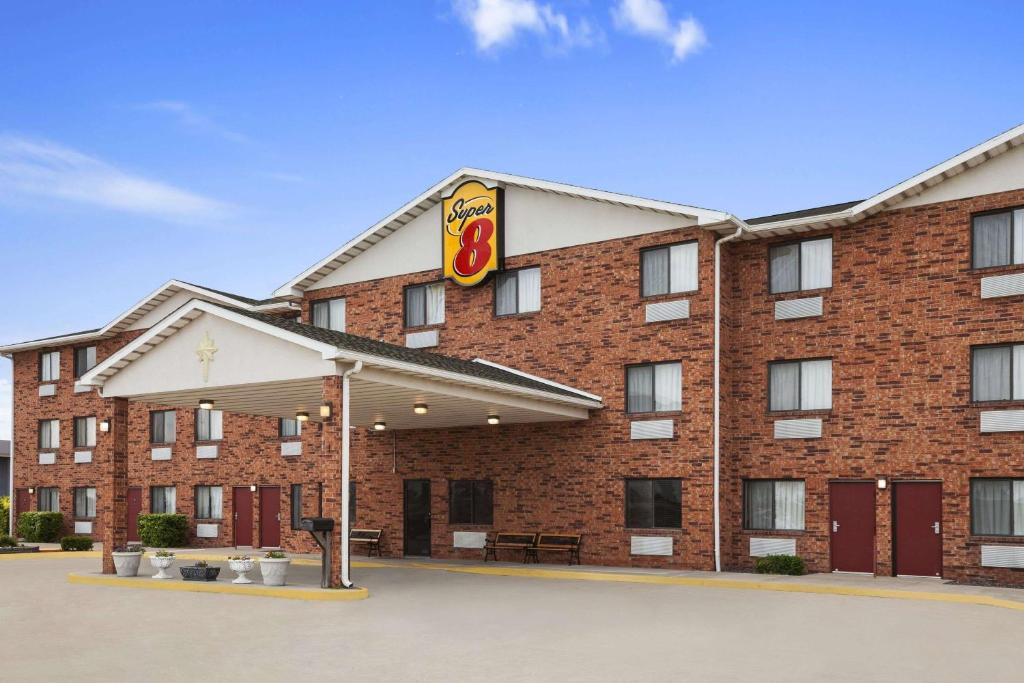 Super 8 by Wyndham Bowling Green - main image