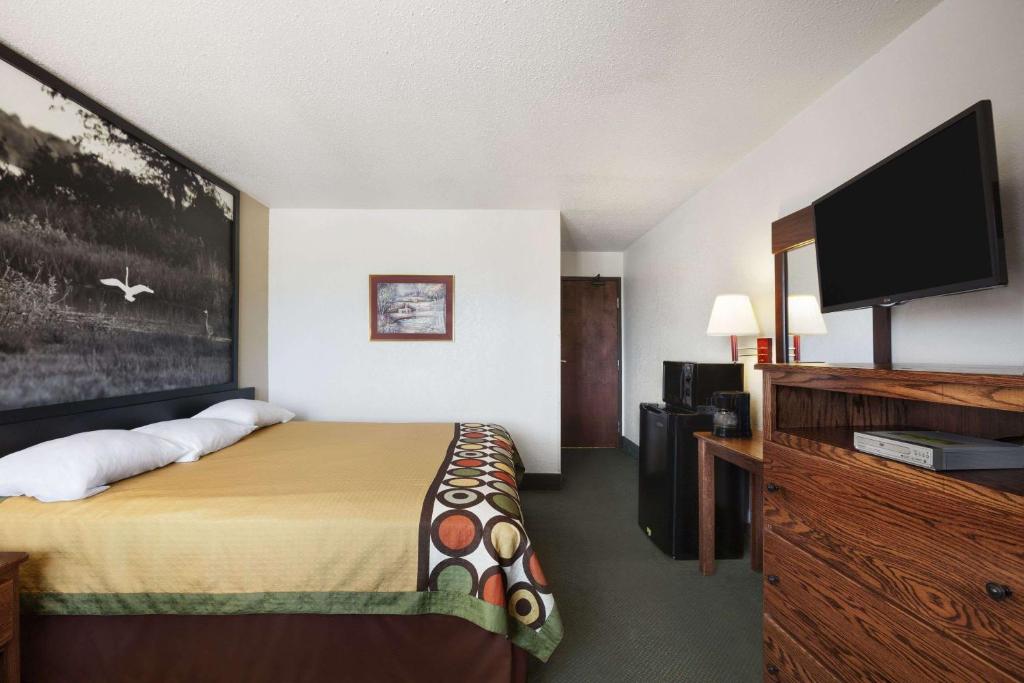Super 8 by Wyndham Bowling Green - image 3