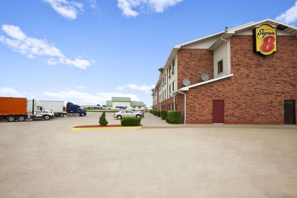 Super 8 by Wyndham Bowling Green - image 5