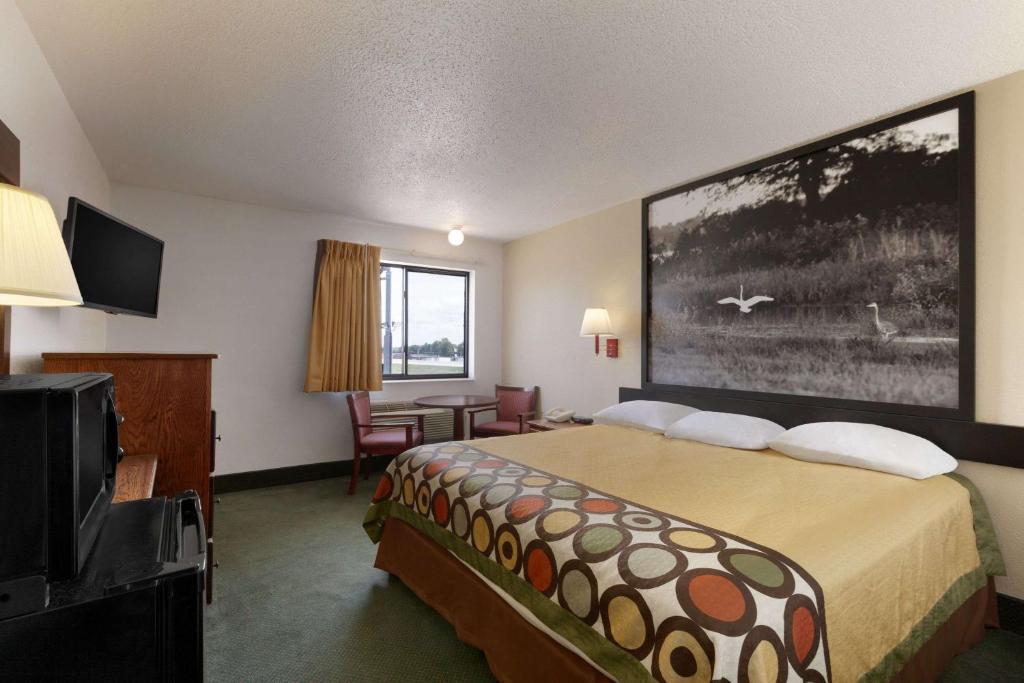 Super 8 by Wyndham Bowling Green - image 6