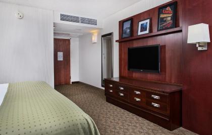 Holiday Inn University Plaza-Bowling Green an IHG Hotel - image 12