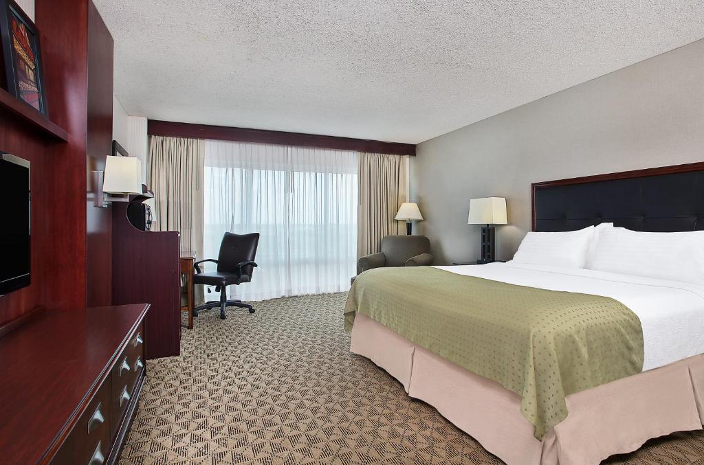 Holiday Inn University Plaza-Bowling Green an IHG Hotel - image 3
