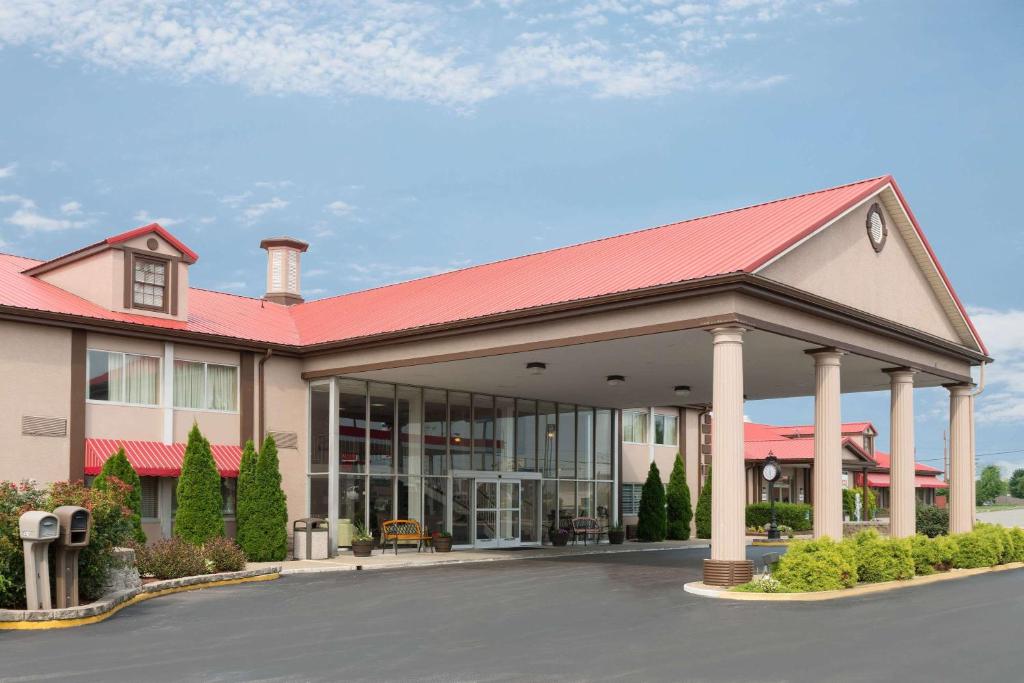 Ramada by Wyndham Bowling Green - main image