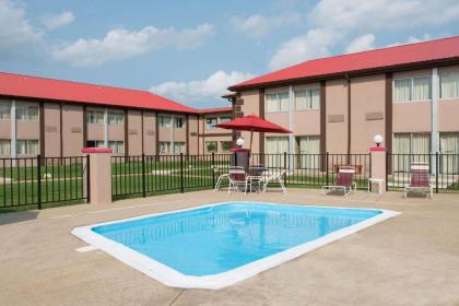Ramada by Wyndham Bowling Green - image 13