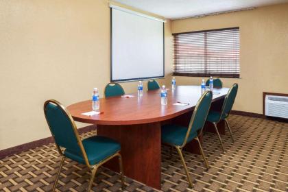 Ramada by Wyndham Bowling Green - image 15