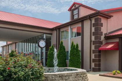 Ramada by Wyndham Bowling Green - image 2