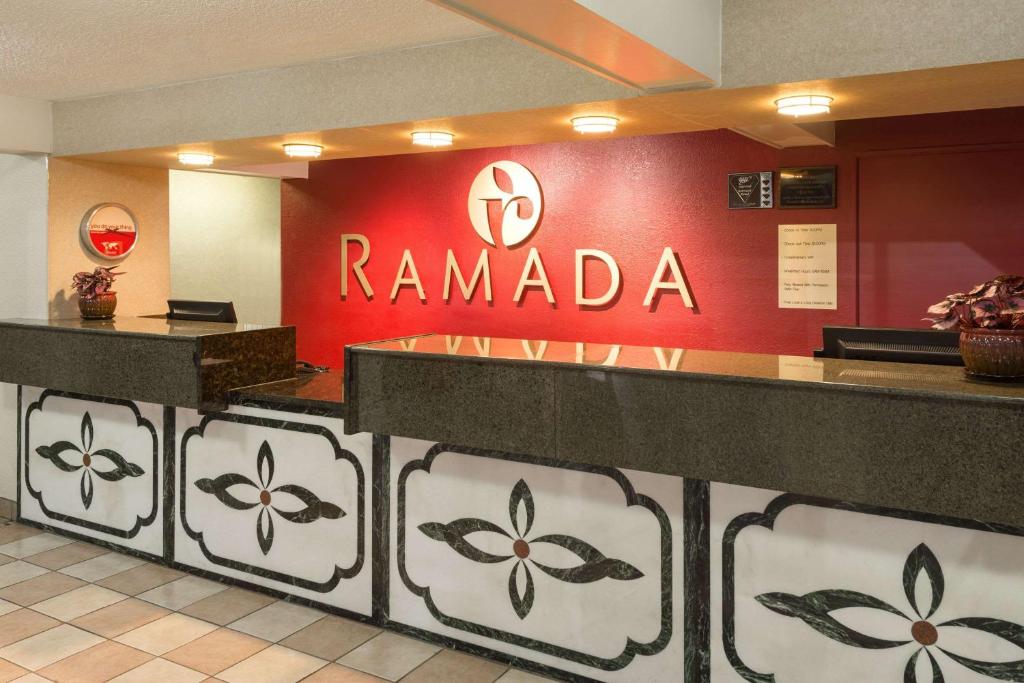 Ramada by Wyndham Bowling Green - image 3