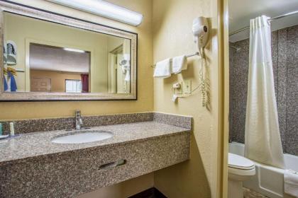 Quality Inn Bowling Green - image 7