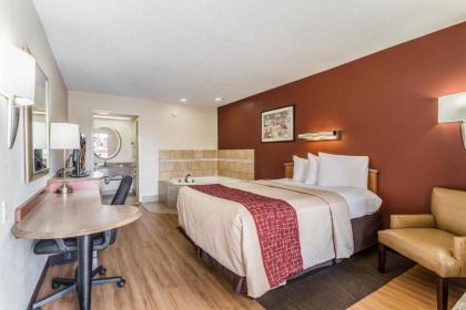 Red Roof Inn Bowling Green - image 3