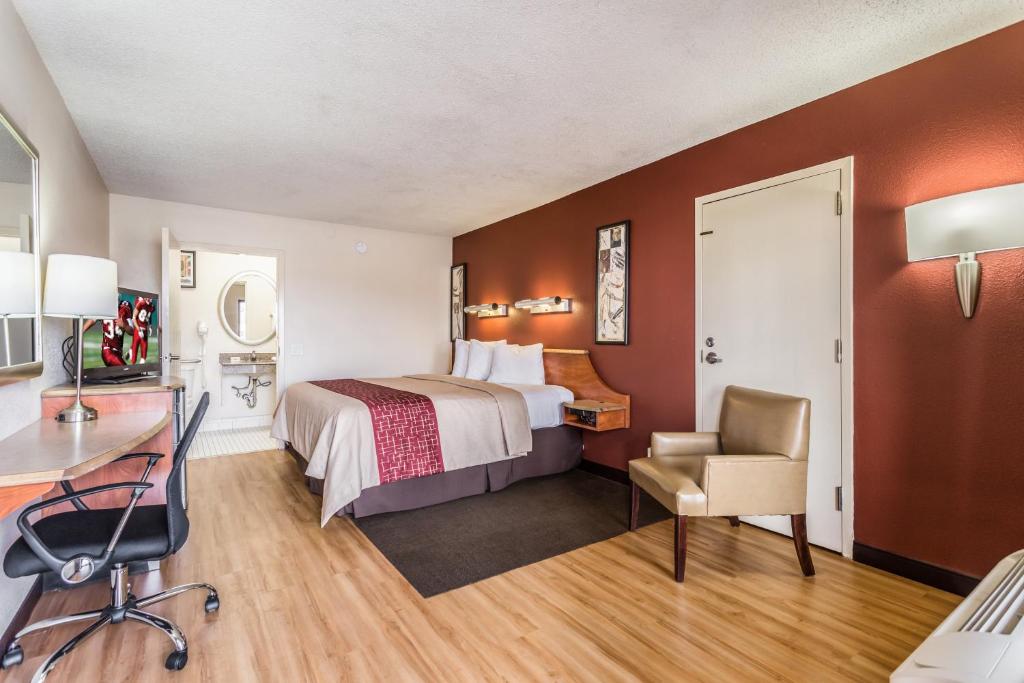 Red Roof Inn Bowling Green - image 7