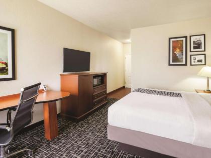 La Quinta by Wyndham Bowling Green - image 10