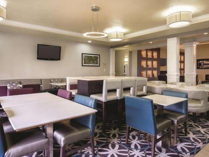 La Quinta by Wyndham Bowling Green - image 13