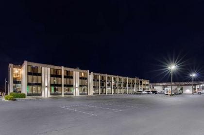 Clarion Inn - image 10