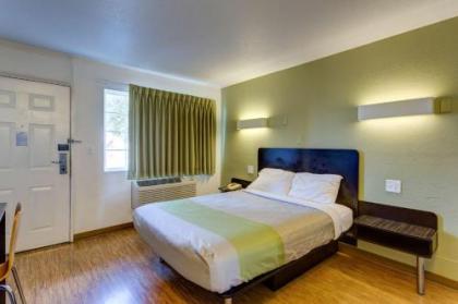 Americas Best Value Inn Bowling Green - image 9