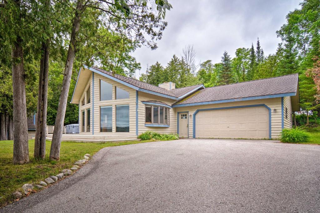 Lake Charlevoix Getaway with Views - 2 Mi to Boyne! - image 2