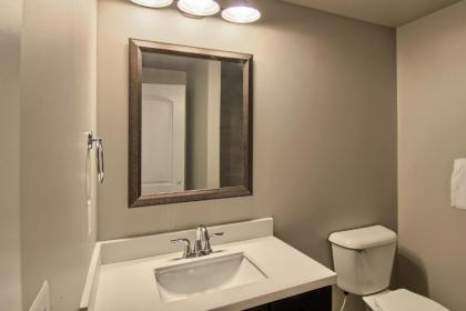 The White Tail Lodge - image 10