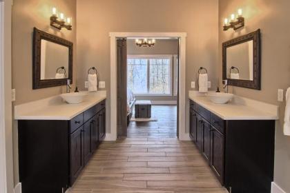 The White Tail Lodge - image 13