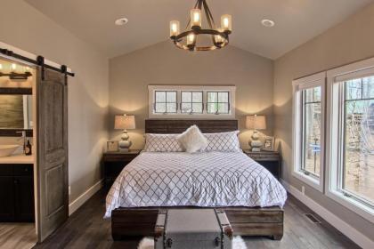 The White Tail Lodge - image 6