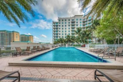 Luxury Near the Beach BEACH PASS INCLUDED - image 2