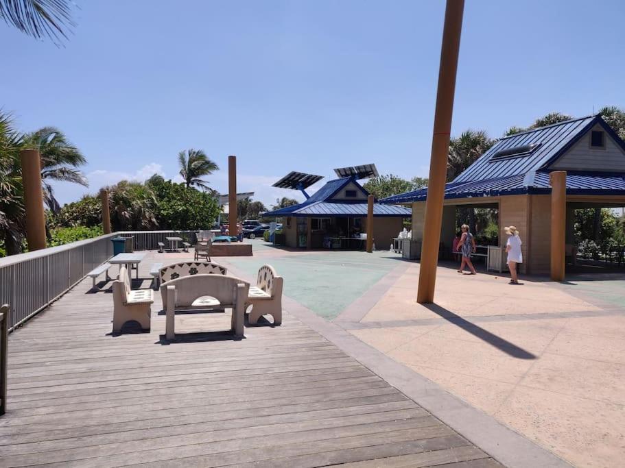 Luxury Near the Beach BEACH PASS INCLUDED - image 5