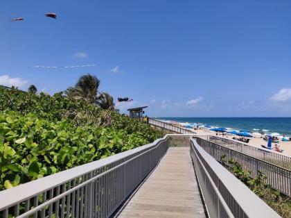 Luxury Near the Beach BEACH PASS INCLUDED - image 7