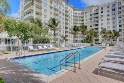 New one bedroom in Lux condo Casa Costa Florida