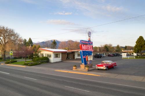 Royal 7 Motel Midtown Bozeman - image 2