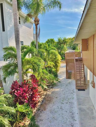 Brandenton - Beach Bungalow - West 2205 - image 5