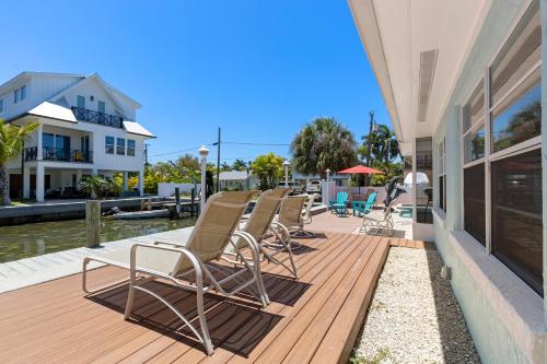 Anna Maria Island - Waterfront Escape - image 5