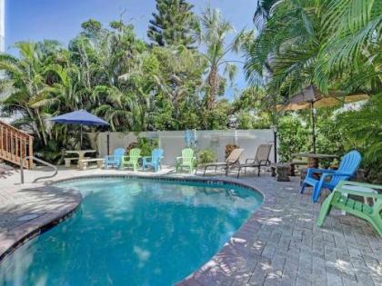 Beach getaway pool condo between the island marina and beach