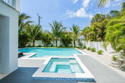 Anna Maria Beach House by AMI Locals - image 9