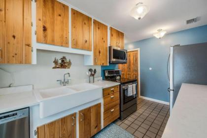 Sweet melissas Beach House by AmI Locals Florida