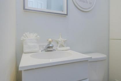 Captain’s Quarters at Anna Maria Island Inn - image 10