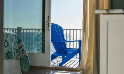 Paradise Beach by AMI Locals - image 15