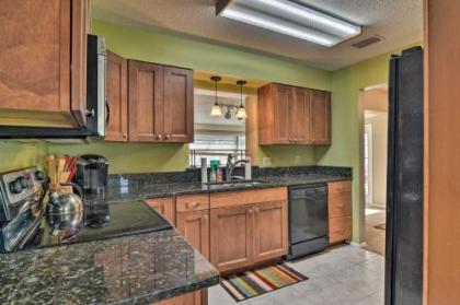 Bradenton Snowbird Sanctuary with Covered Patio and Grill - image 5