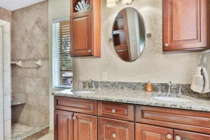 Estately Gardens at Fogarty Point - image 5