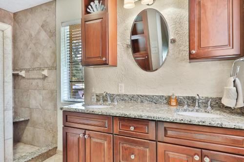 Estately Gardens at Fogarty Point - image 5