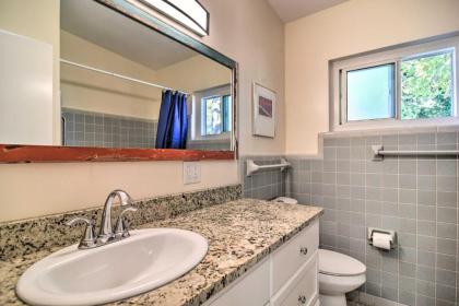 Uncle Louies Gulf Coast Retreat with Outdoor Oasis! - image 10
