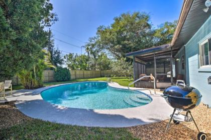 Uncle Louies Gulf Coast Retreat with Outdoor Oasis! - image 14